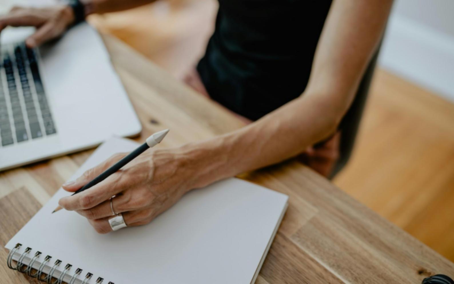Analyse financière moderne avec graphiques et données